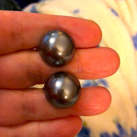 Vintage Plastic Bubble Clip Earrings - Picture 3 of 3